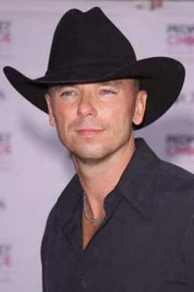 Kenny Chesney: Charity Work & Causes - Look To The Stars