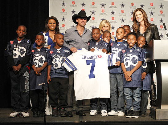 Jonas Brothers rock Thanksgiving halftime performance — a year later than  Cowboys hoped