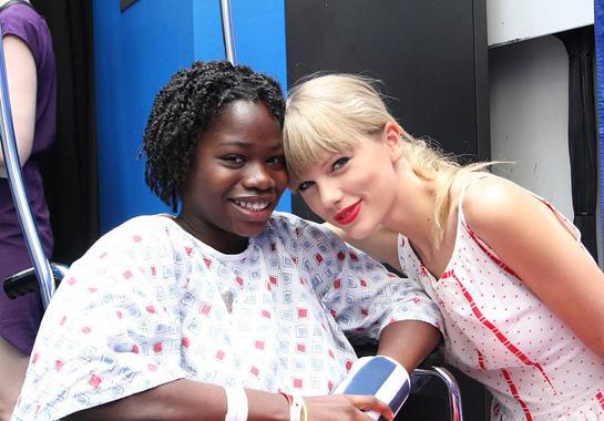 Taylor Swift Donates $50,000 To Children's Hospital Of Philadelphia - Look  to the Stars