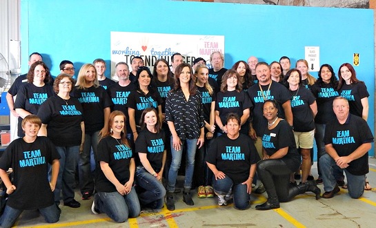 Martina Mcbride Visits Food Bank Of Northwest Indiana Look To