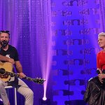 Pink Donates $50,000 To Autism Speaks At Celebrity Chef Gala